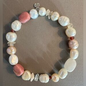 TOUS Pearls bracelet in sterling silver, pearls, garnets and rhodonites